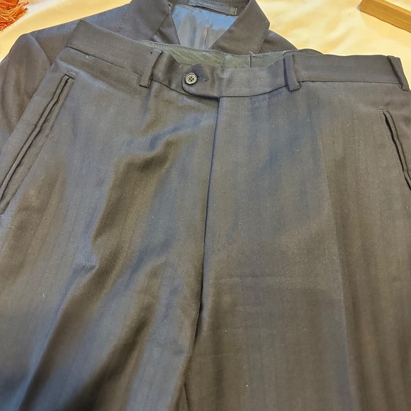 Ermenegildo Zegna (Su Misura) Trofeo Men's 100% Wool Suit. - Picture 14 of 16